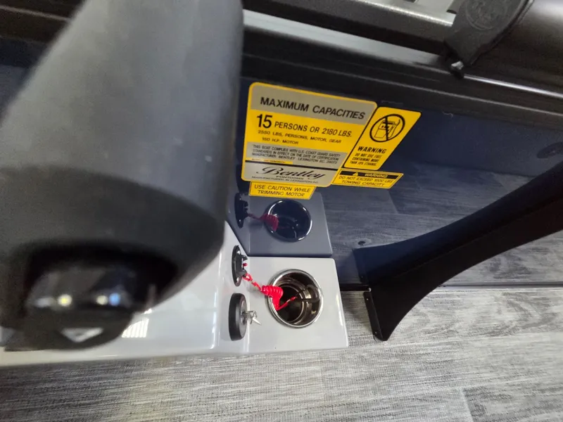 Slide: The Image of Bentley Pontoons Legacy 220 Swingback 2026 - 21