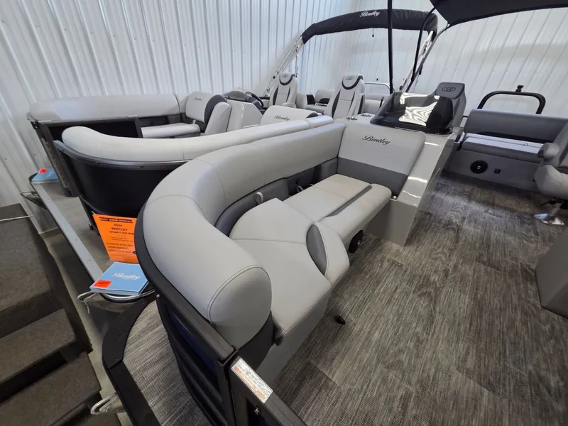 Slide: The Image of Bentley Pontoons Legacy 220 Swingback 2026 - 4