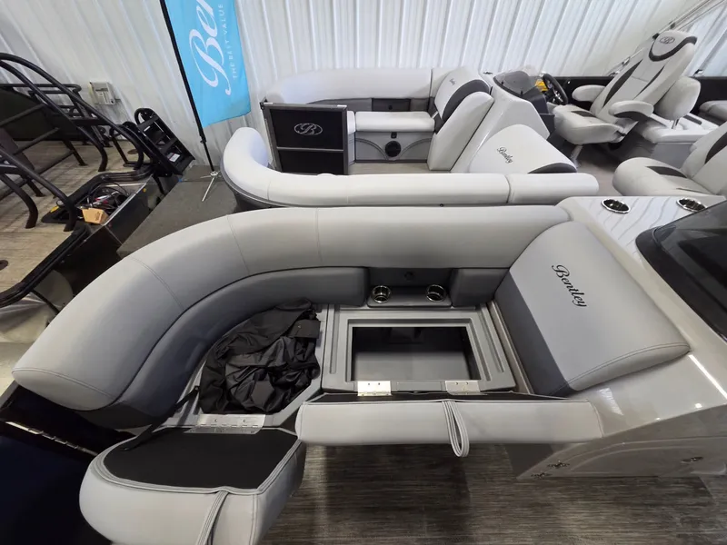 Slide: The Image of Bentley Pontoons Legacy 220 Swingback 2026 - 5