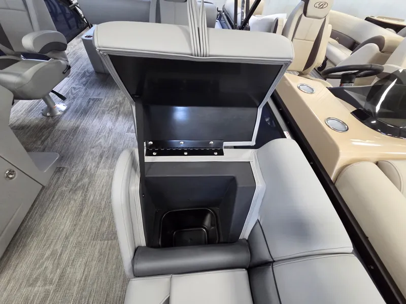 Slide: The Image of Bentley Pontoons Legacy 220 Swingback 2026 - 7