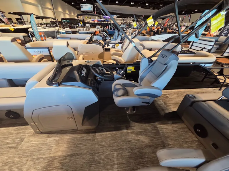 Slide: The Image of Bentley Pontoons Legacy 220 Swingback 2026 - 15