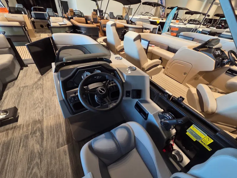 Slide: The Image of Bentley Pontoons Legacy 220 Swingback 2026 - 16