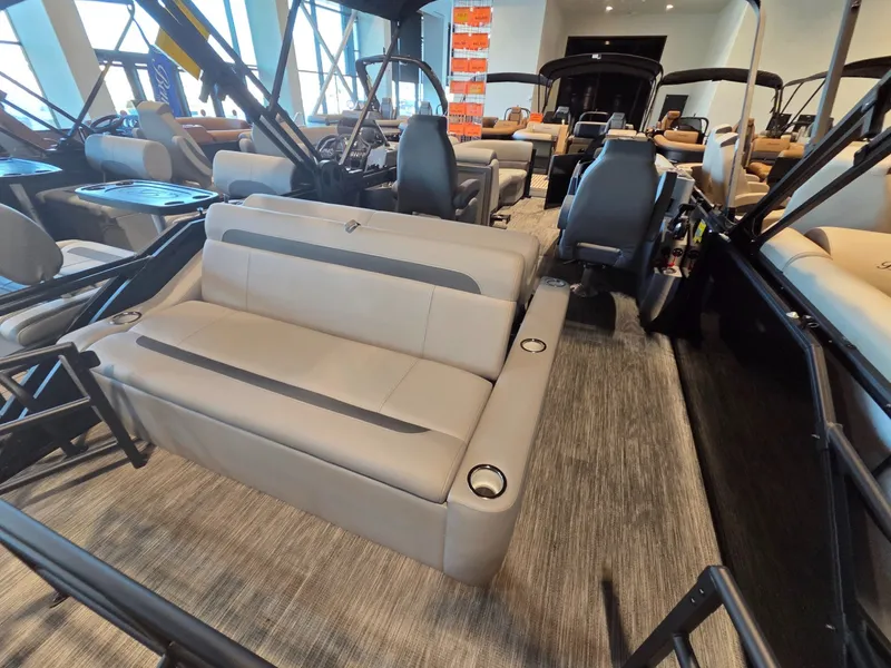 Slide: The Image of Bentley Pontoons Legacy 220 Swingback 2026 - 20