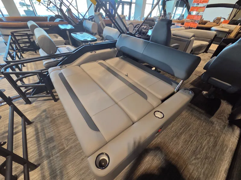 Slide: The Image of Bentley Pontoons Legacy 220 Swingback 2026 - 21