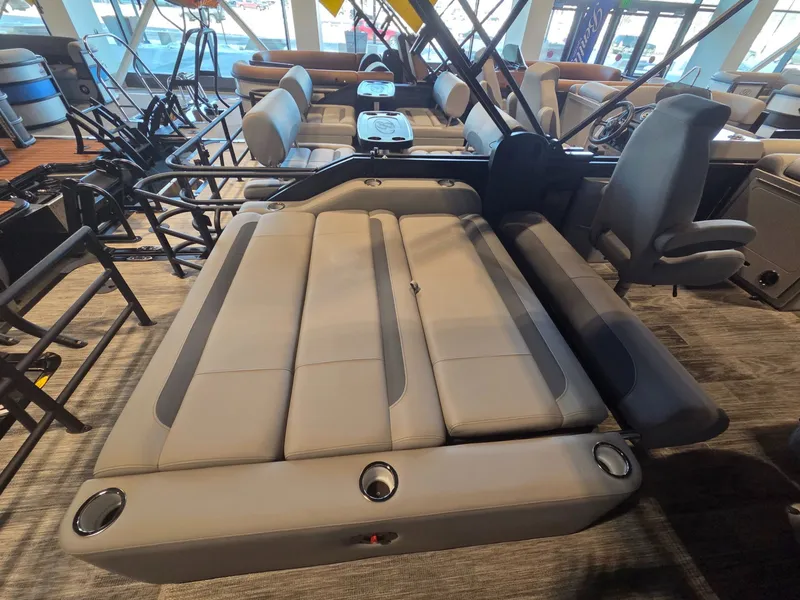 Slide: The Image of Bentley Pontoons Legacy 220 Swingback 2026 - 22