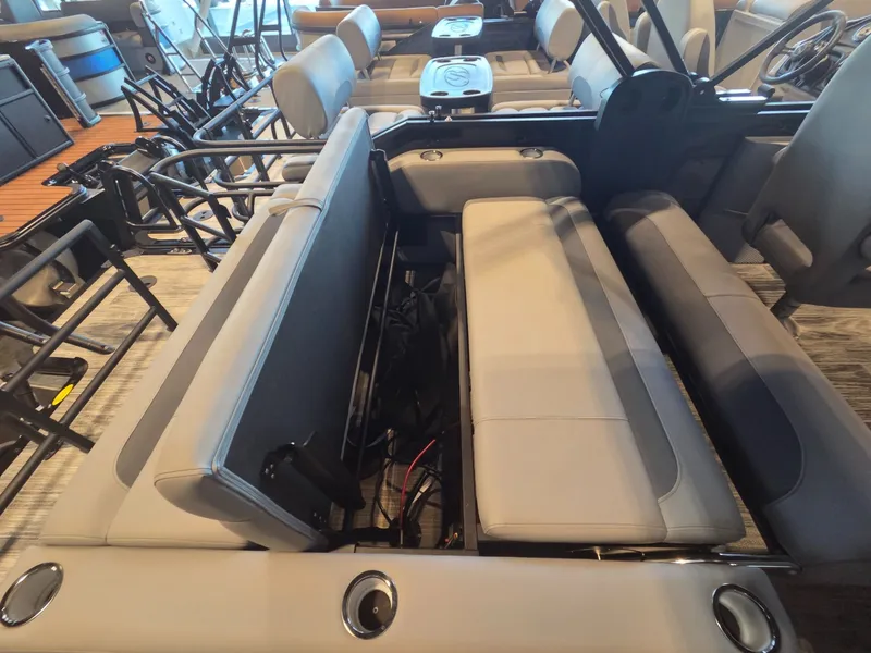 Slide: The Image of Bentley Pontoons Legacy 220 Swingback 2026 - 25