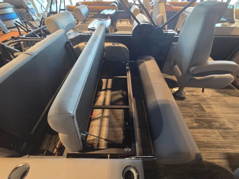 Slide: The Image of Bentley Pontoons Legacy 220 Swingback 2026 - 26