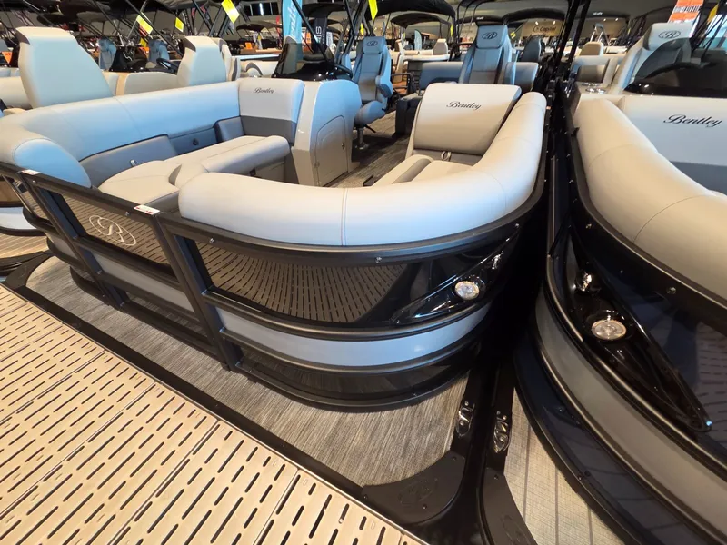 Slide: The Image of Bentley Pontoons Legacy 220 Swingback 2026 - 3