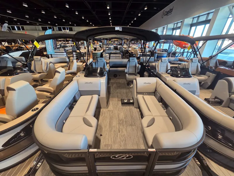 Slide: The Image of Bentley Pontoons Legacy 220 Swingback 2026 - 4