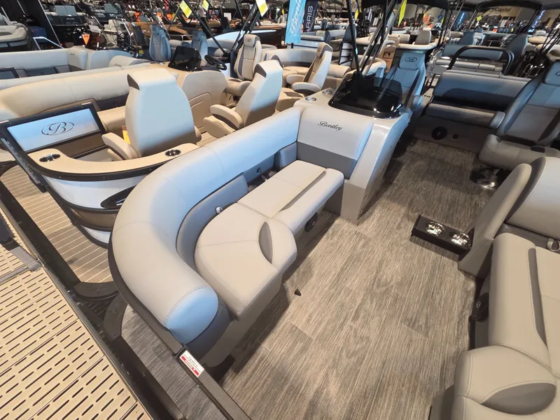 Slide: The Image of Bentley Pontoons Legacy 220 Swingback 2026 - 5