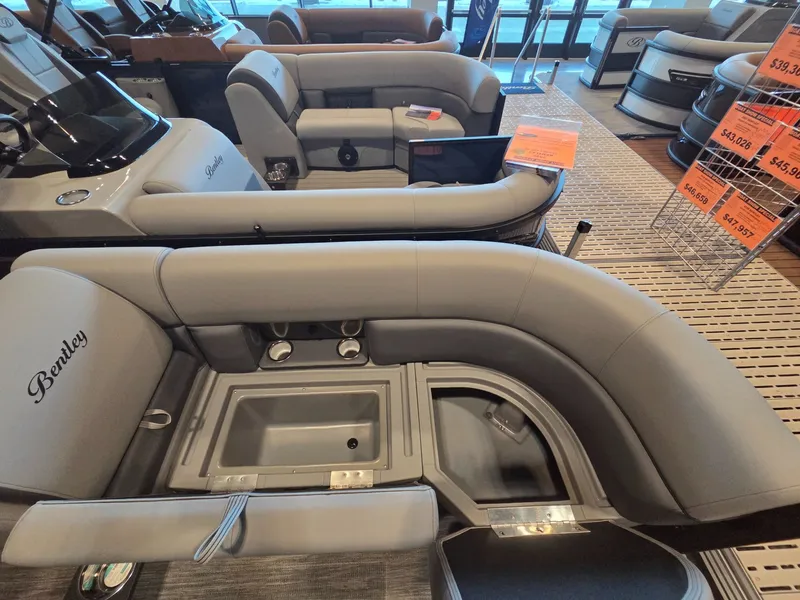 Slide: The Image of Bentley Pontoons Legacy 220 Swingback 2026 - 8