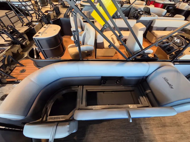 Slide: The Image of Bentley Pontoons 223 Bolt 2026 - 20