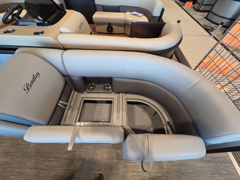 Slide: The Image of Bentley Pontoons 223 Bolt 2026 - 9