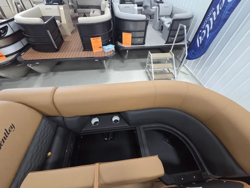 Slide: The Image of Bentley Pontoons Elite 223 Admiral 2026 - 10