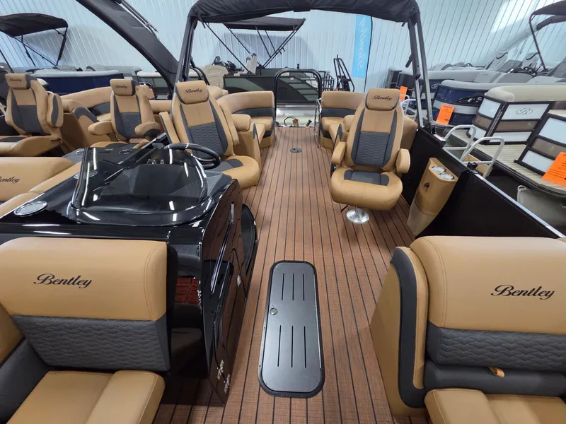 Slide: The Image of Bentley Pontoons Elite 223 Admiral 2026 - 12