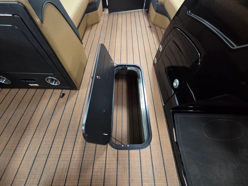Slide: The Image of Bentley Pontoons Elite 223 Admiral 2026 - 13