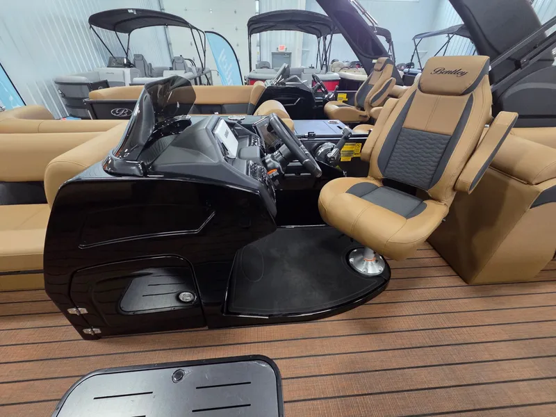Slide: The Image of Bentley Pontoons Elite 223 Admiral 2026 - 14