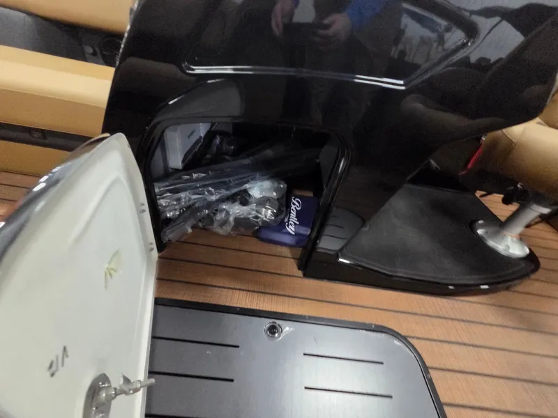 Slide: The Image of Bentley Pontoons Elite 223 Admiral 2026 - 15