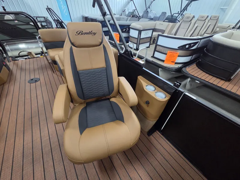 Slide: The Image of Bentley Pontoons Elite 223 Admiral 2026 - 16