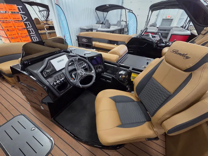 Slide: The Image of Bentley Pontoons Elite 223 Admiral 2026 - 17