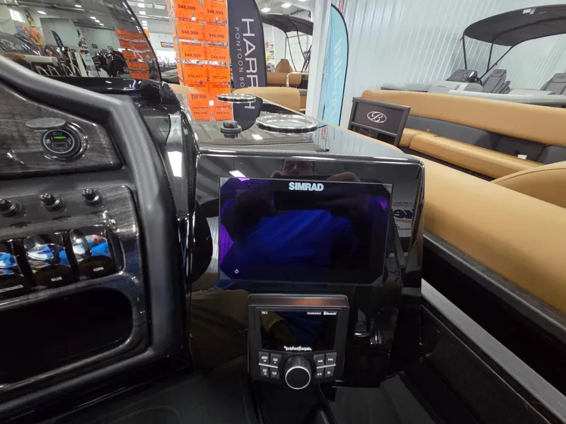 Slide: The Image of Bentley Pontoons Elite 223 Admiral 2026 - 18