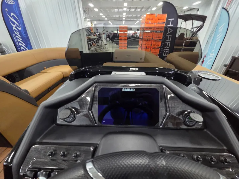 Slide: The Image of Bentley Pontoons Elite 223 Admiral 2026 - 19