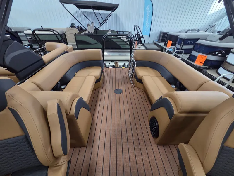 Slide: The Image of Bentley Pontoons Elite 223 Admiral 2026 - 21