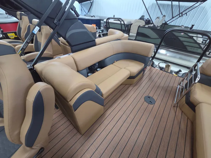 Slide: The Image of Bentley Pontoons Elite 223 Admiral 2026 - 22