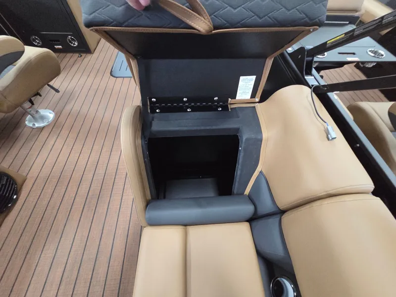 Slide: The Image of Bentley Pontoons Elite 223 Admiral 2026 - 25