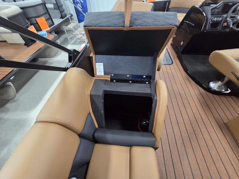 Slide: The Image of Bentley Pontoons Elite 223 Admiral 2026 - 26