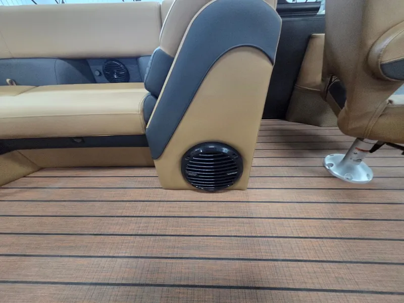 Slide: The Image of Bentley Pontoons Elite 223 Admiral 2026 - 30