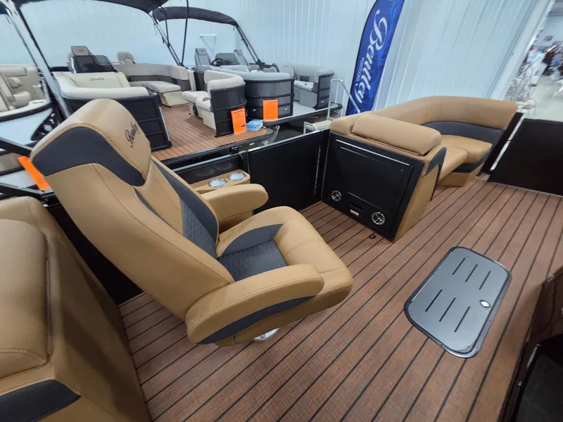 Slide: The Image of Bentley Pontoons Elite 223 Admiral 2026 - 31