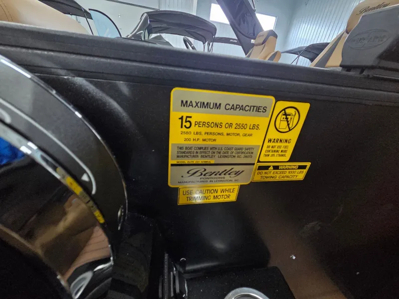 Slide: The Image of Bentley Pontoons Elite 223 Admiral 2026 - 34