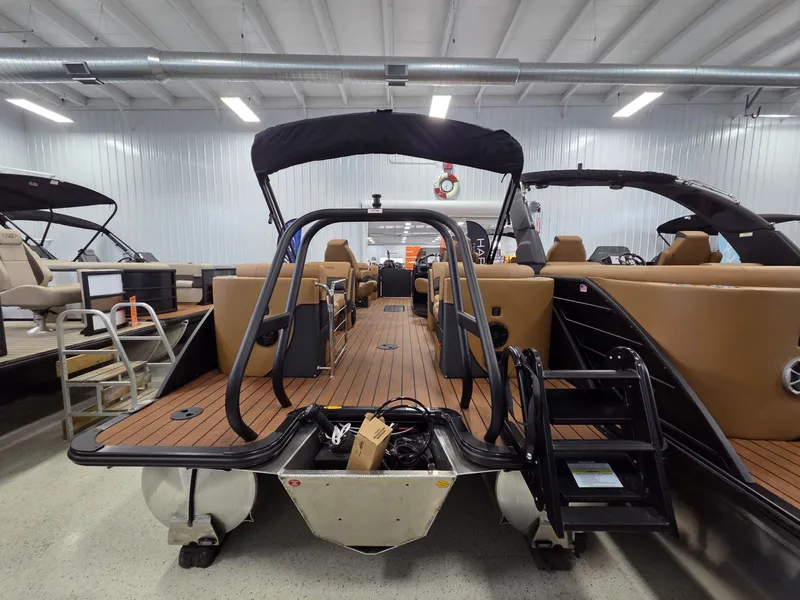 Slide: The Image of Bentley Pontoons Elite 223 Admiral 2026 - 4