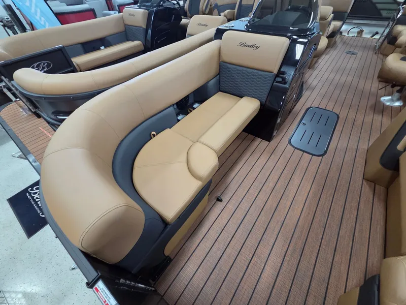 Slide: The Image of Bentley Pontoons Elite 223 Admiral 2026 - 7