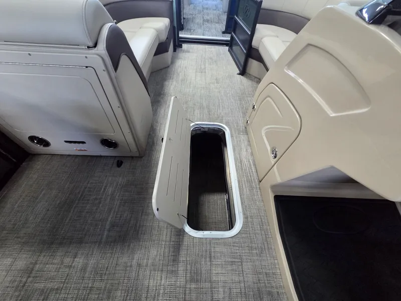 Slide: The Image of Bentley Pontoons Elite 223 SwingBack DC 2026 - 10