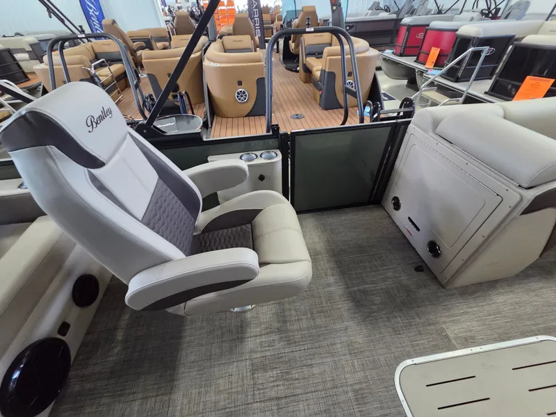 Slide: The Image of Bentley Pontoons Elite 223 SwingBack DC 2026 - 11