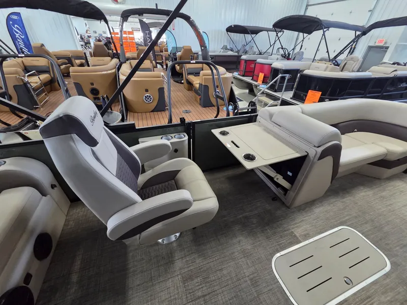 Slide: The Image of Bentley Pontoons Elite 223 SwingBack DC 2026 - 12