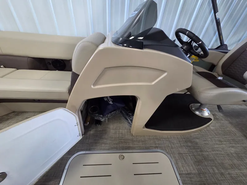 Slide: The Image of Bentley Pontoons Elite 223 SwingBack DC 2026 - 14