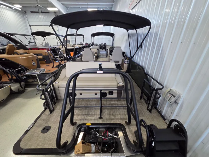 Slide: The Image of Bentley Pontoons Elite 223 SwingBack DC 2026 - 25