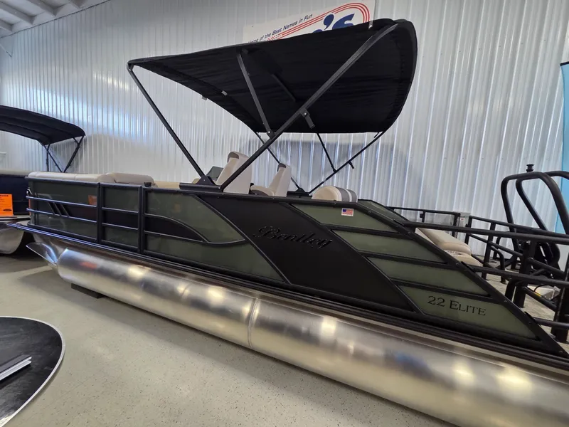 Slide: The Image of Bentley Pontoons Elite 223 SwingBack DC 2026 - 4