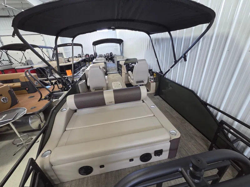 Slide: The Image of Bentley Pontoons Elite 223 SwingBack DC 2026 - 5