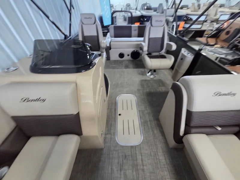Slide: The Image of Bentley Pontoons Elite 223 SwingBack DC 2026 - 9