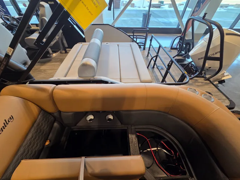 Slide: The Image of Interior of Bentley Pontoons Elite 253 Admiral 2026. - 22