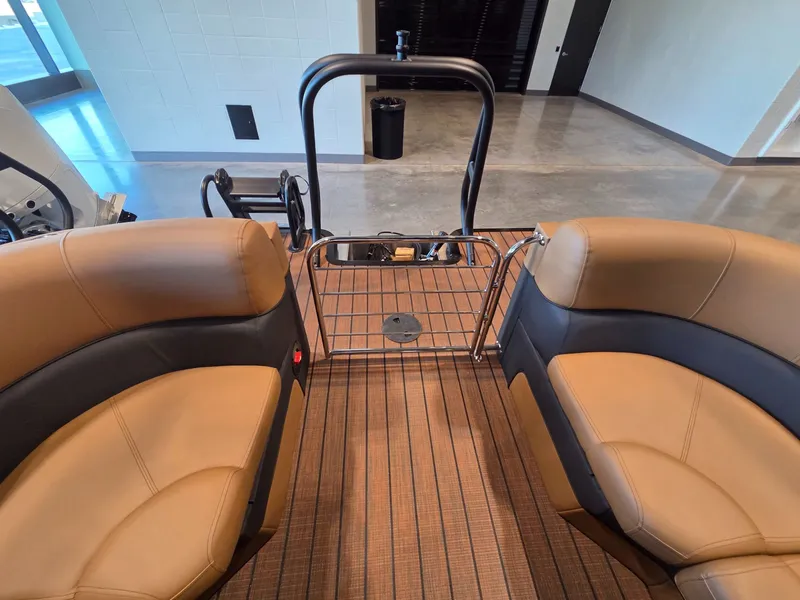 Slide: The Image of Interior of the 2026 Bentley Pontoons Elite 253 Admiral. - 26