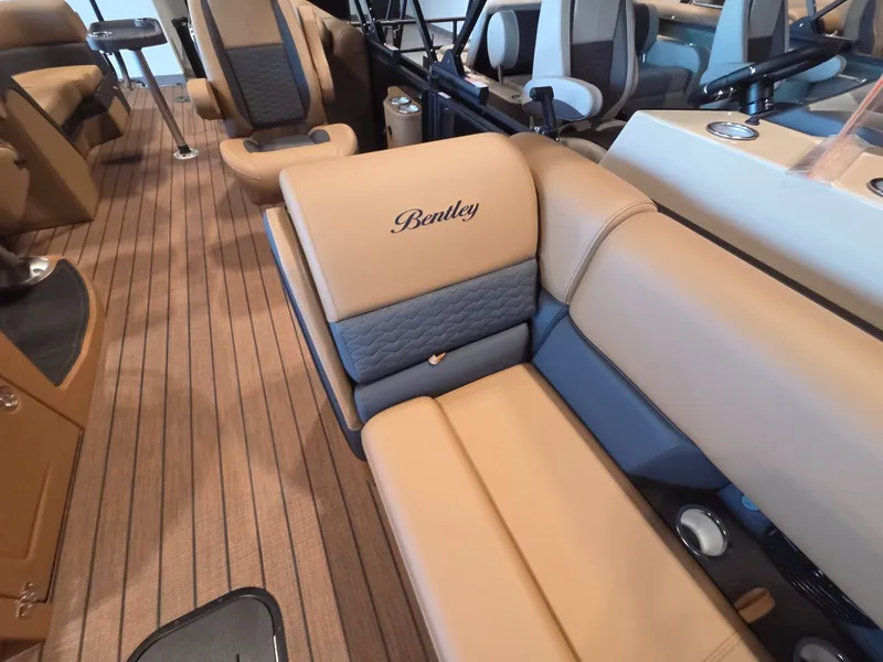 Slide: The Image of Interior of the 2026 Bentley Pontoons Elite 253 Admiral. - 8