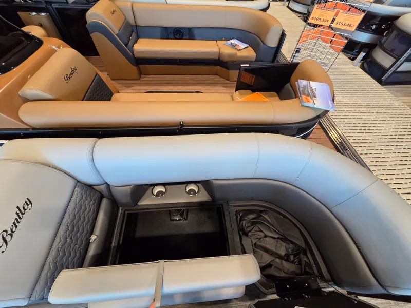 Slide: The Image of Bentley Pontoons Elite 253 SwingBack DC 2026 - 10