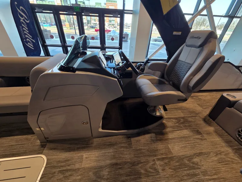 Slide: The Image of Bentley Pontoons Elite 253 SwingBack DC 2026 - 13