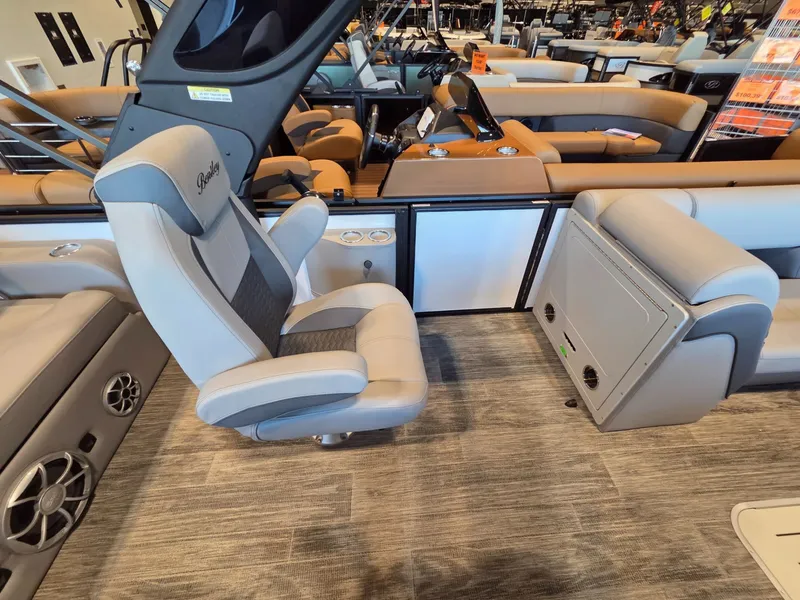 Slide: The Image of Bentley Pontoons Elite 253 SwingBack DC 2026 - 16