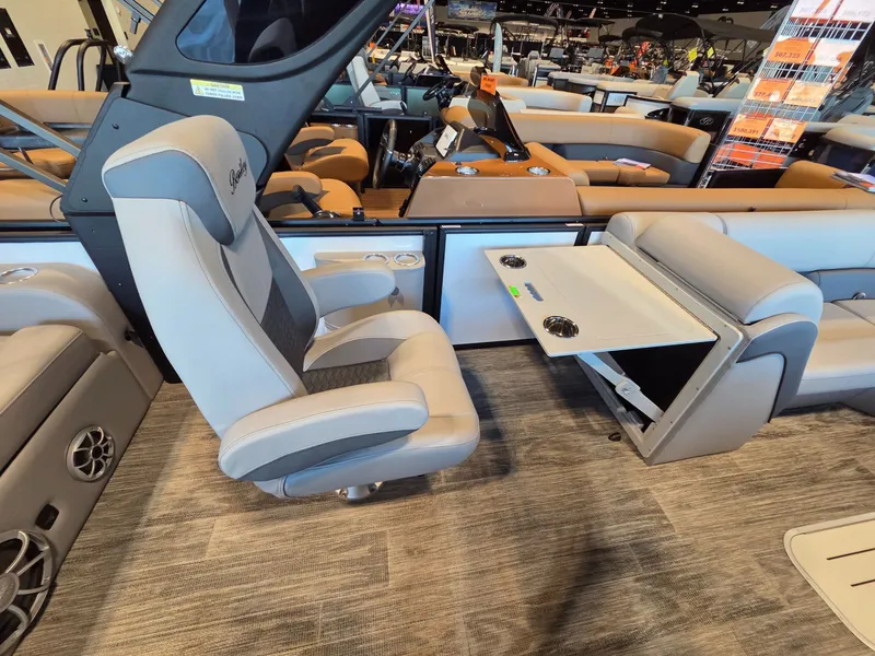 Slide: The Image of Bentley Pontoons Elite 253 SwingBack DC 2026 - 17